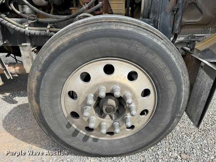 image for item DK6790 2006 Peterbilt 379 semi truck