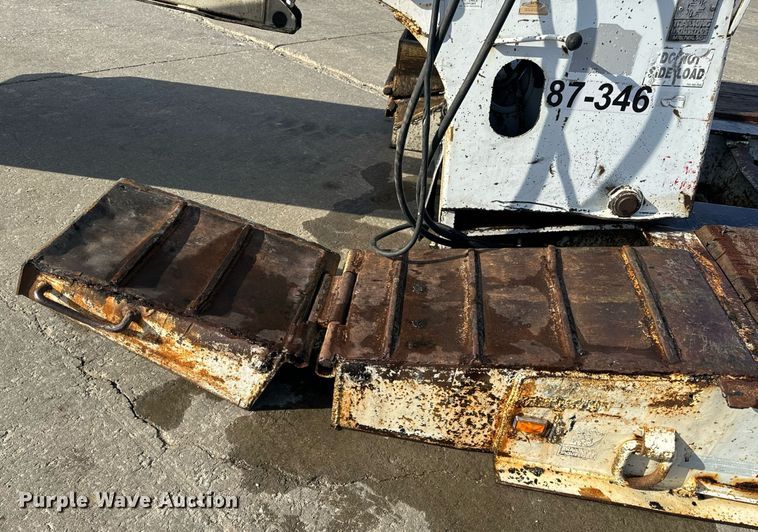 image for item DL4404 2001 Trail King Industries TK110HDG lowboy equipment trailer