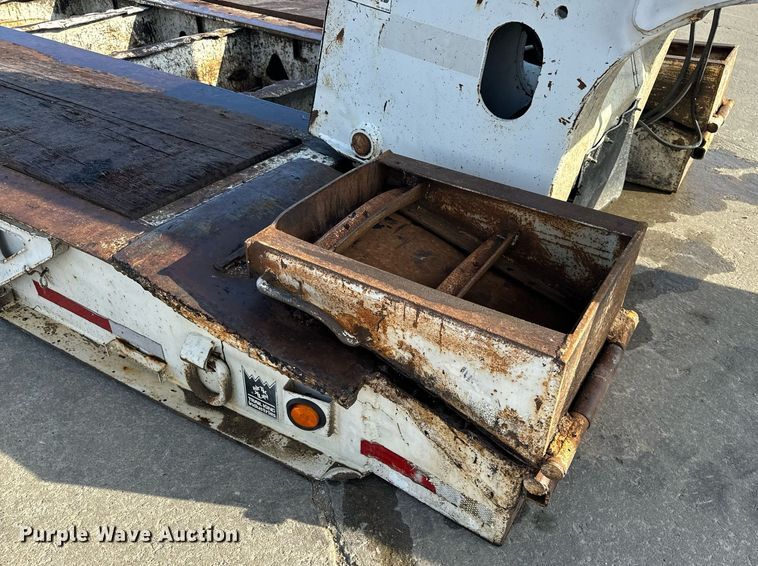 image for item DL4404 2001 Trail King Industries TK110HDG lowboy equipment trailer
