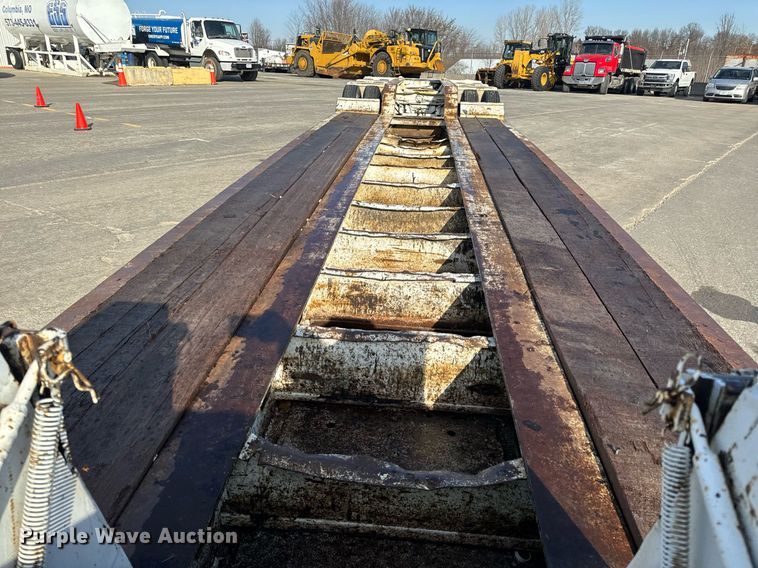 image for item DL4404 2001 Trail King Industries TK110HDG lowboy equipment trailer