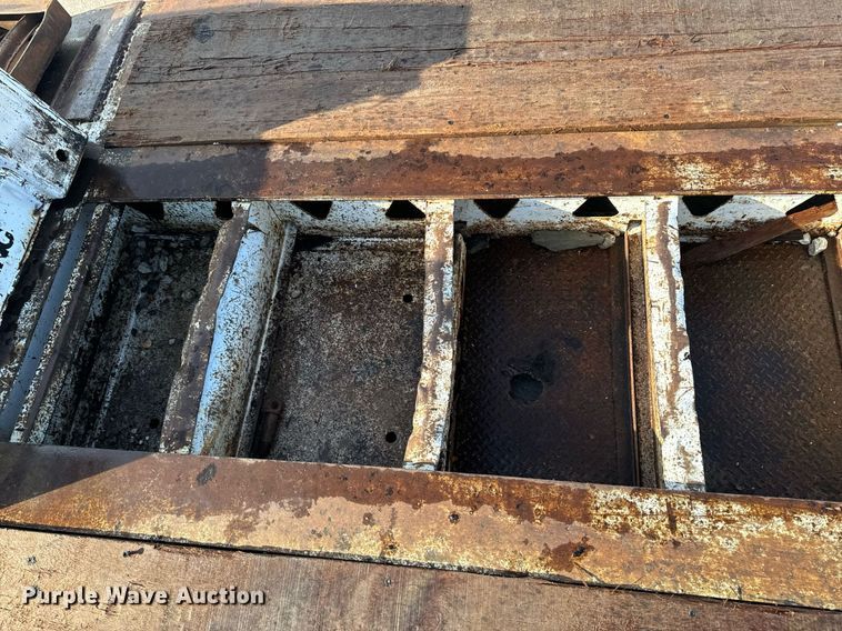 image for item DL4404 2001 Trail King Industries TK110HDG lowboy equipment trailer