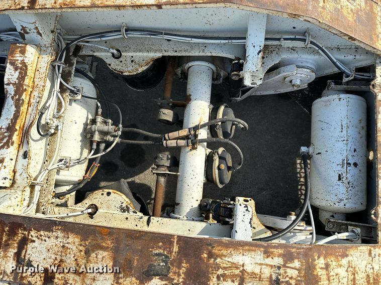 image for item DL4404 2001 Trail King Industries TK110HDG lowboy equipment trailer