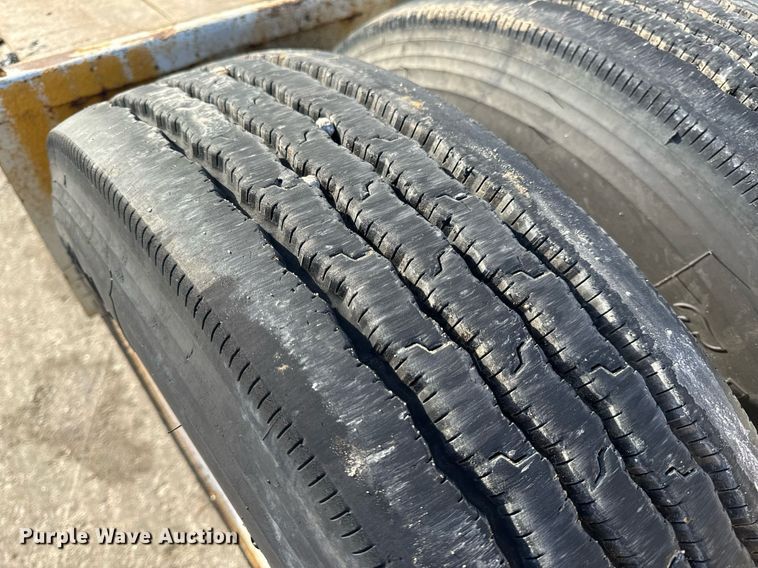 image for item DL4404 2001 Trail King Industries TK110HDG lowboy equipment trailer