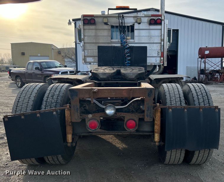 image for item DN0717 1998 Mack CH613 semi truck