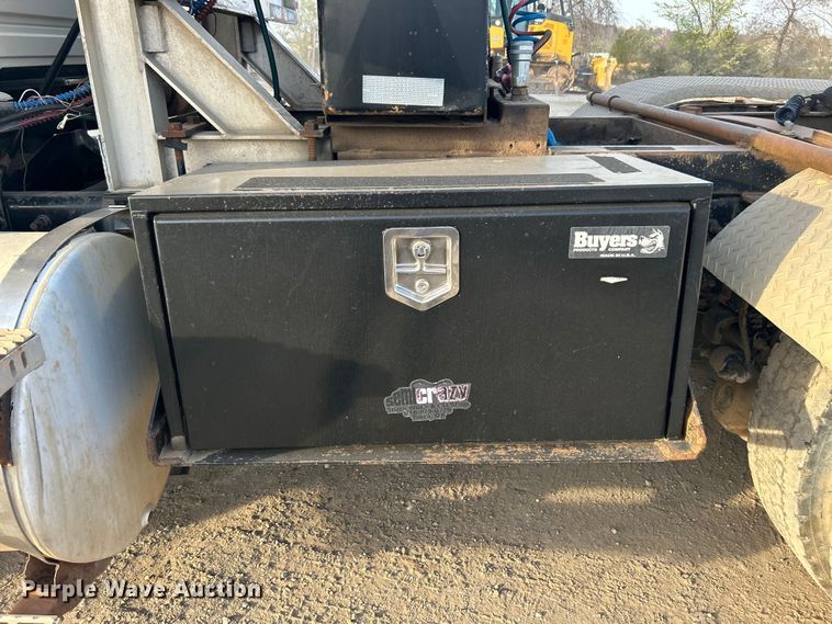 image for item DN0717 1998 Mack CH613 semi truck