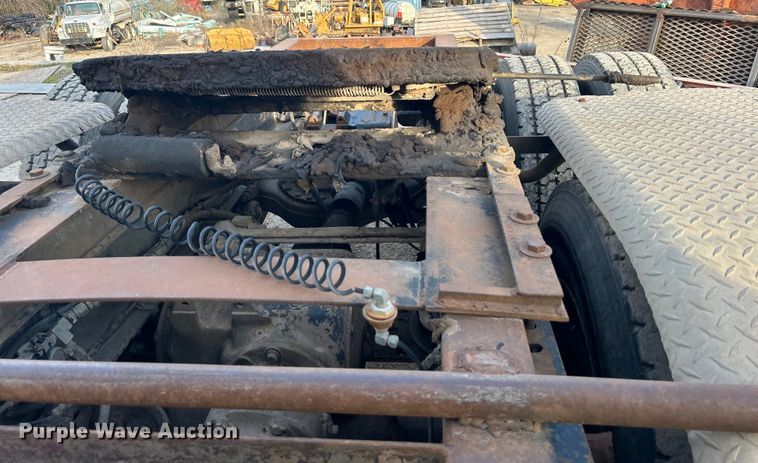 image for item DN0717 1998 Mack CH613 semi truck