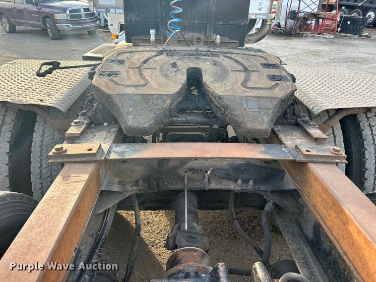 image for item DN0717 1998 Mack CH613 semi truck