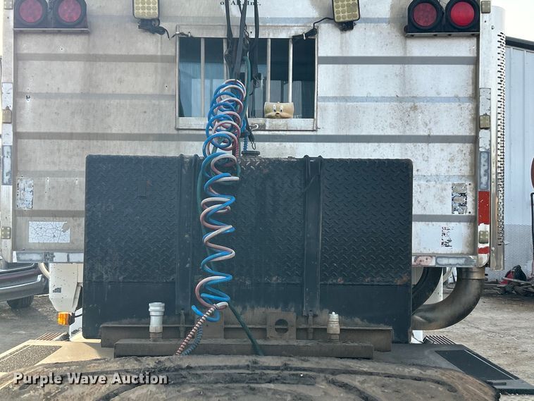 image for item DN0717 1998 Mack CH613 semi truck