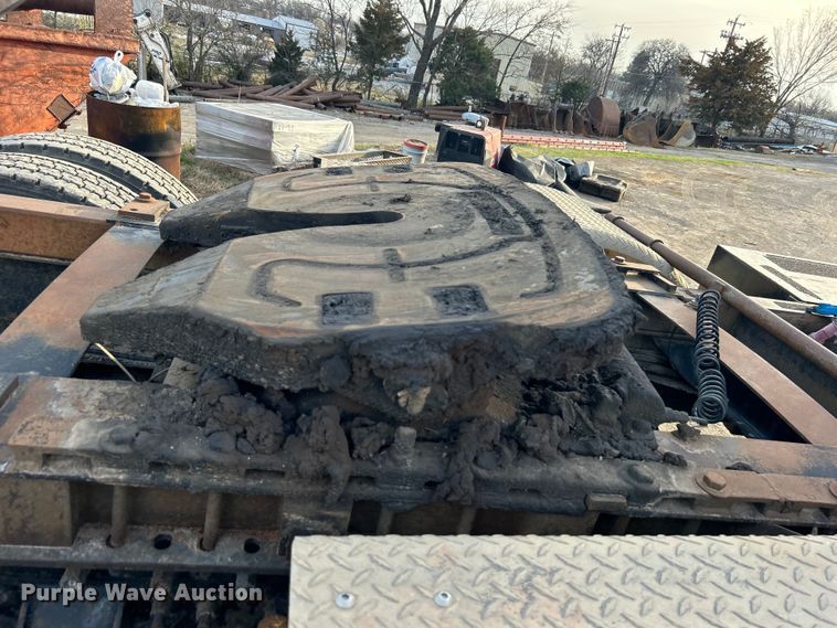 image for item DN0717 1998 Mack CH613 semi truck