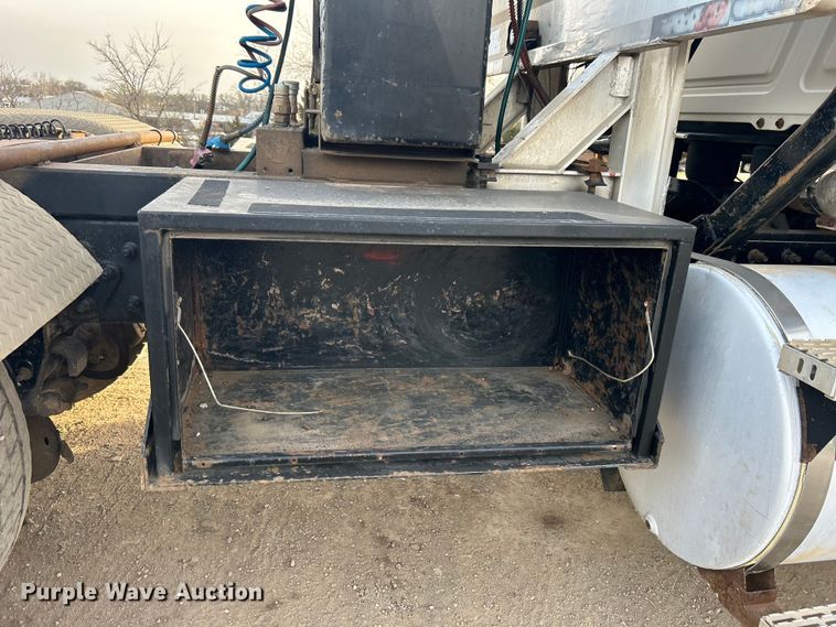 image for item DN0717 1998 Mack CH613 semi truck