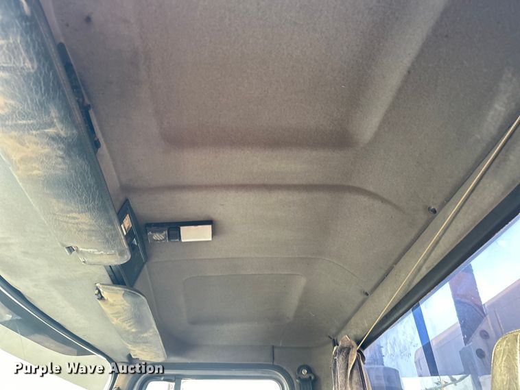 image for item DN0717 1998 Mack CH613 semi truck