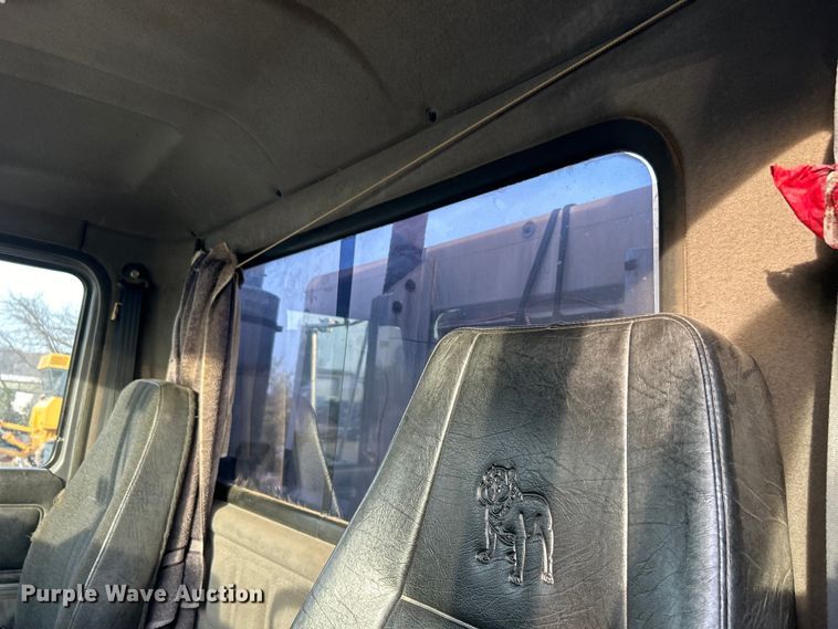 image for item DN0717 1998 Mack CH613 semi truck