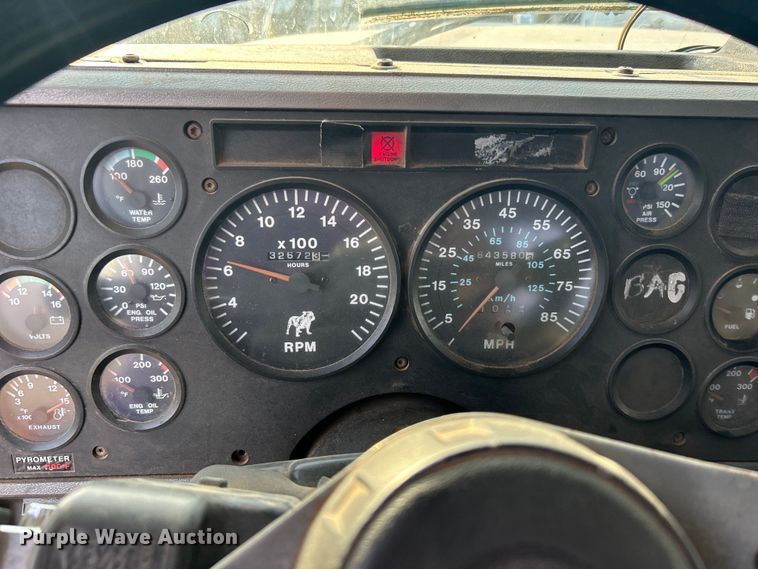 image for item DN0717 1998 Mack CH613 semi truck