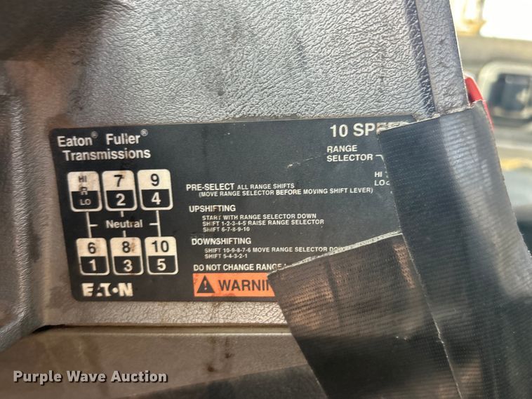 image for item DN0717 1998 Mack CH613 semi truck