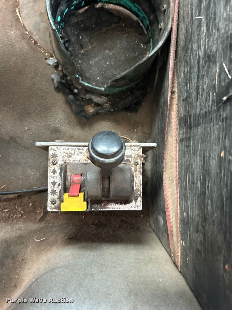 image for item DN0717 1998 Mack CH613 semi truck