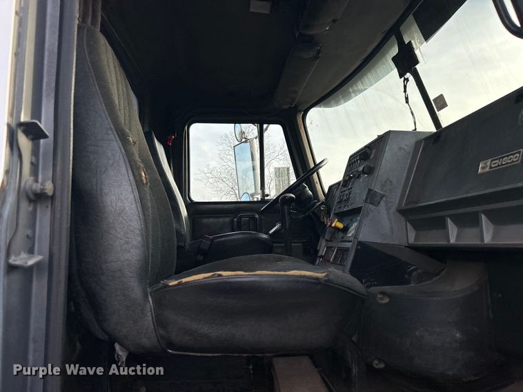 image for item DN0717 1998 Mack CH613 semi truck