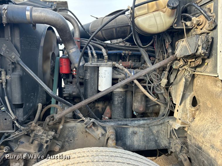 image for item DN0717 1998 Mack CH613 semi truck