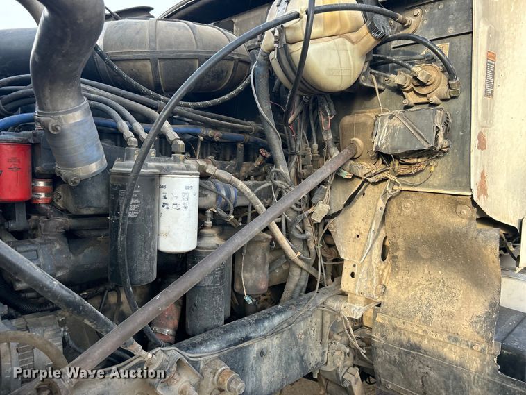 image for item DN0717 1998 Mack CH613 semi truck