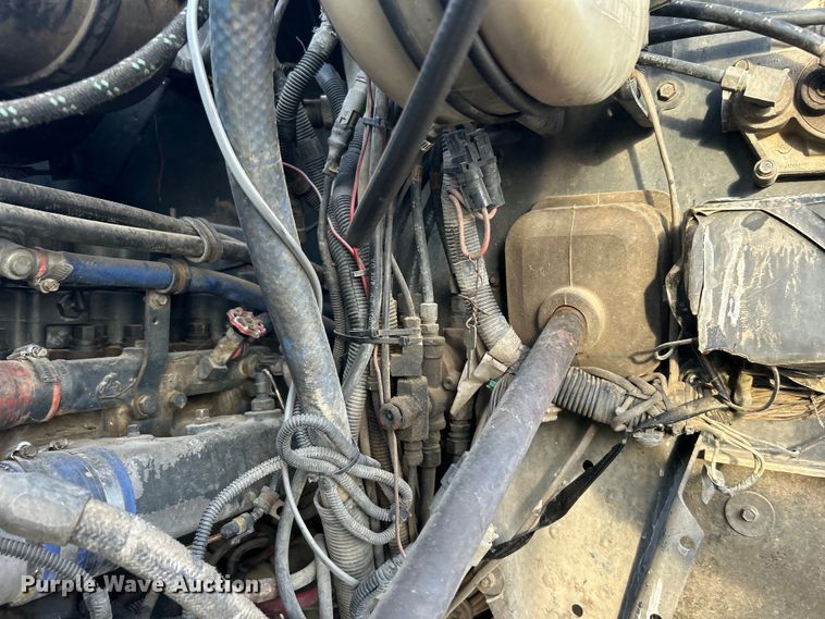 image for item DN0717 1998 Mack CH613 semi truck