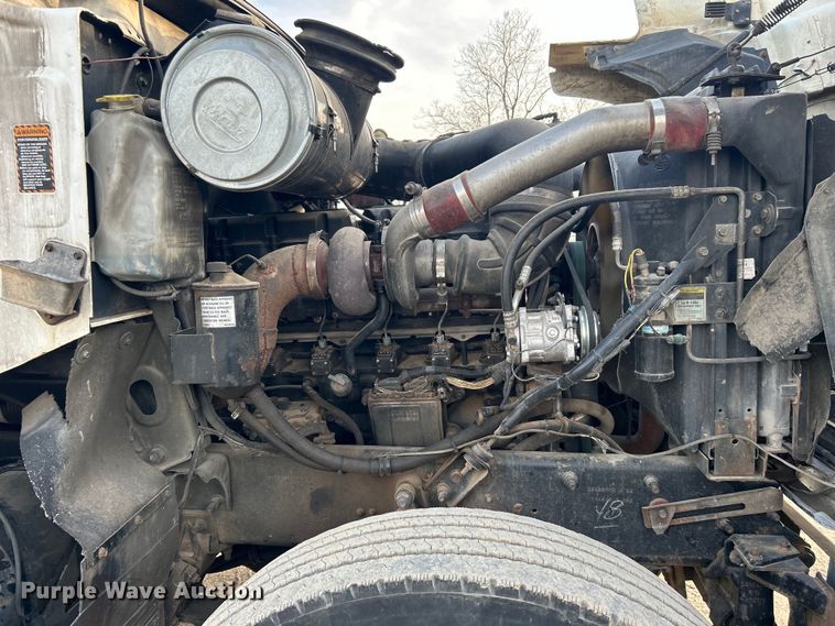 image for item DN0717 1998 Mack CH613 semi truck