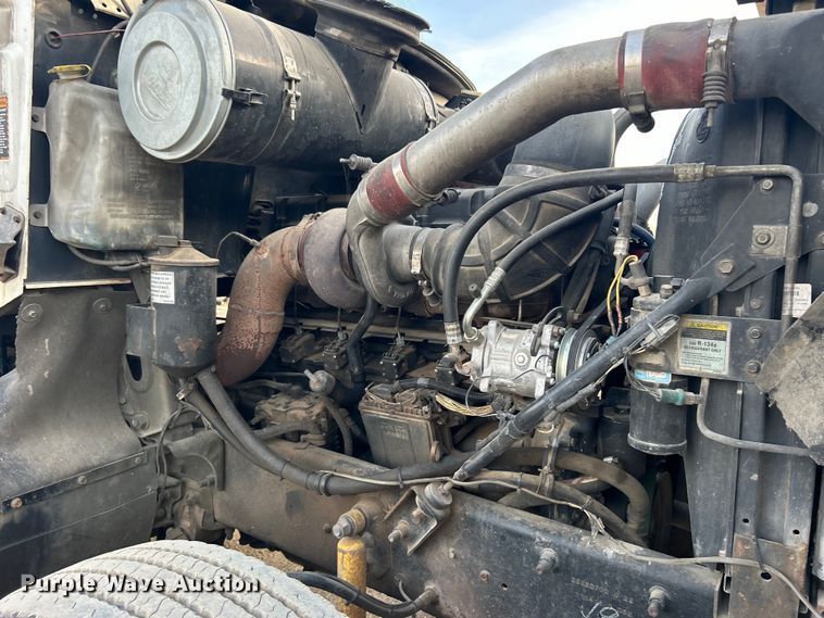 image for item DN0717 1998 Mack CH613 semi truck