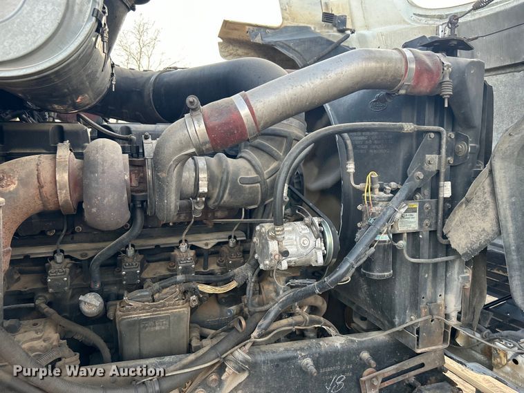 image for item DN0717 1998 Mack CH613 semi truck