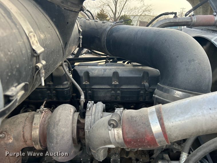 image for item DN0717 1998 Mack CH613 semi truck