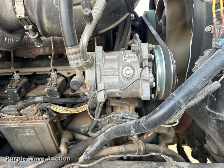 image for item DN0717 1998 Mack CH613 semi truck