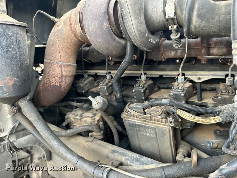 image for item DN0717 1998 Mack CH613 semi truck