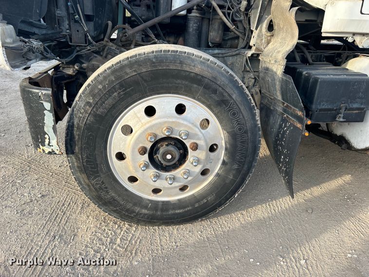 image for item DN0717 1998 Mack CH613 semi truck