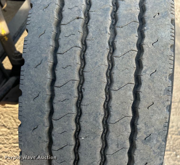 image for item DN0717 1998 Mack CH613 semi truck