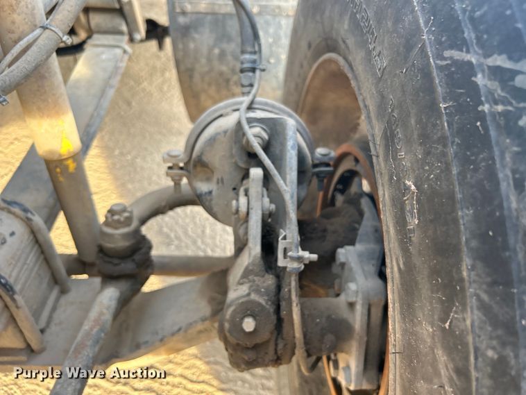 image for item DN0717 1998 Mack CH613 semi truck