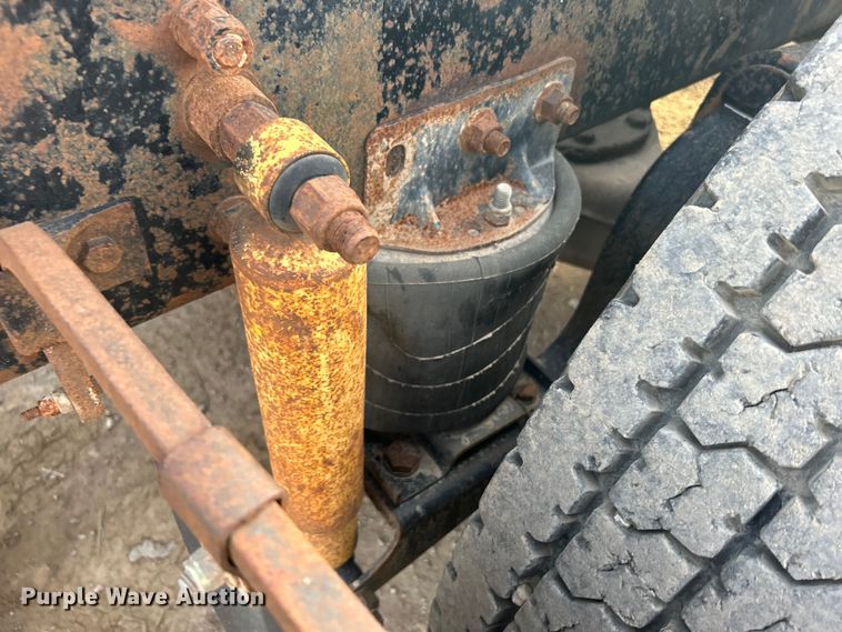 image for item DN0717 1998 Mack CH613 semi truck