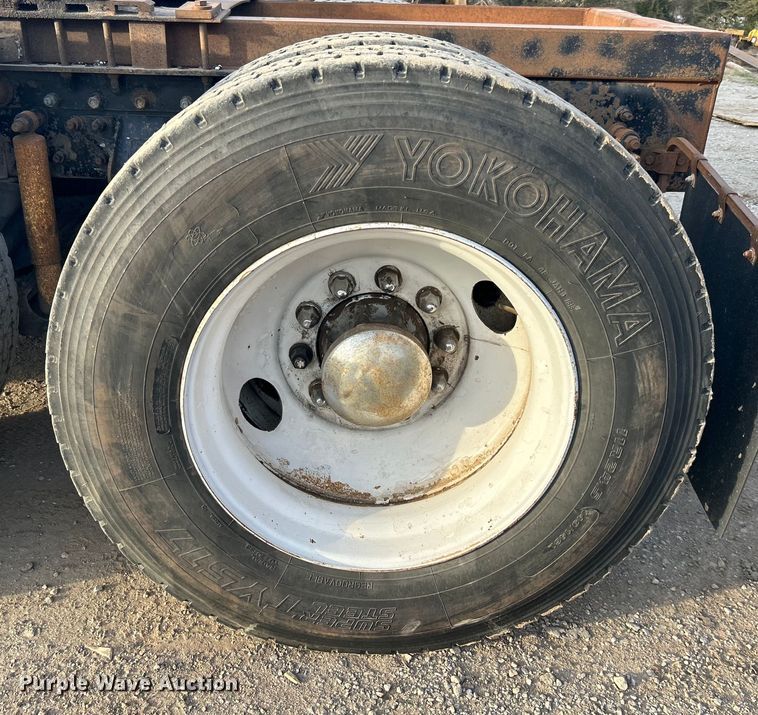 image for item DN0717 1998 Mack CH613 semi truck