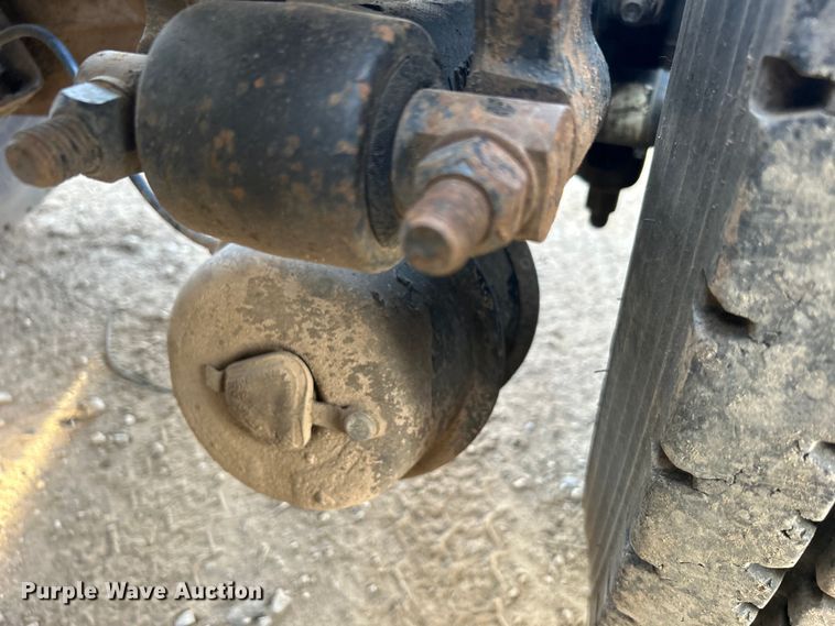 image for item DN0717 1998 Mack CH613 semi truck