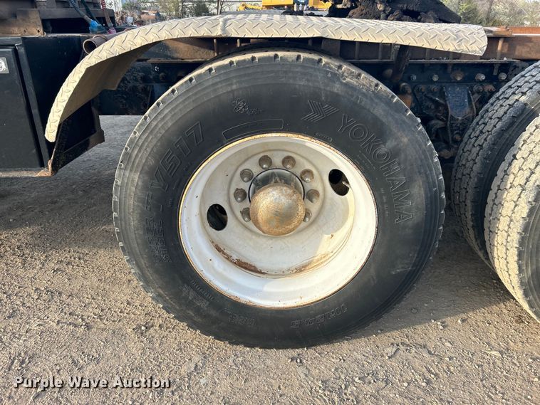 image for item DN0717 1998 Mack CH613 semi truck