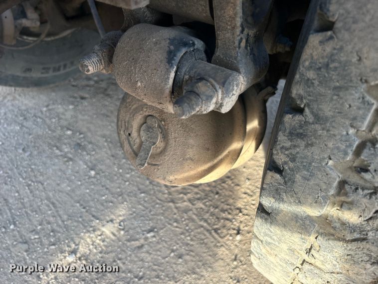 image for item DN0717 1998 Mack CH613 semi truck