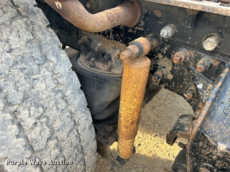 image for item DN0717 1998 Mack CH613 semi truck