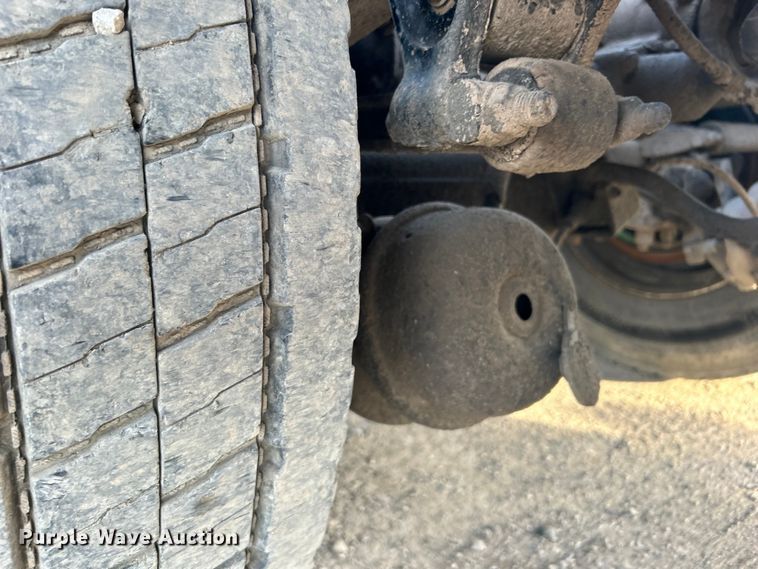 image for item DN0717 1998 Mack CH613 semi truck