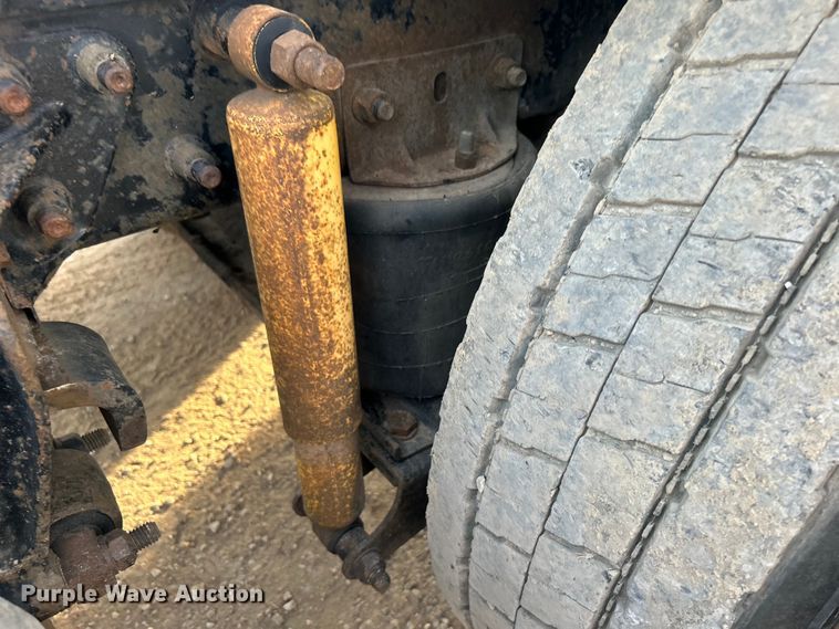 image for item DN0717 1998 Mack CH613 semi truck