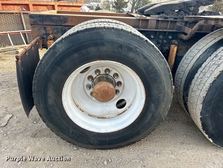 image for item DN0717 1998 Mack CH613 semi truck