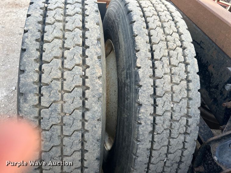 image for item DN0717 1998 Mack CH613 semi truck