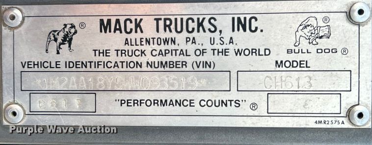 image for item DN0717 1998 Mack CH613 semi truck