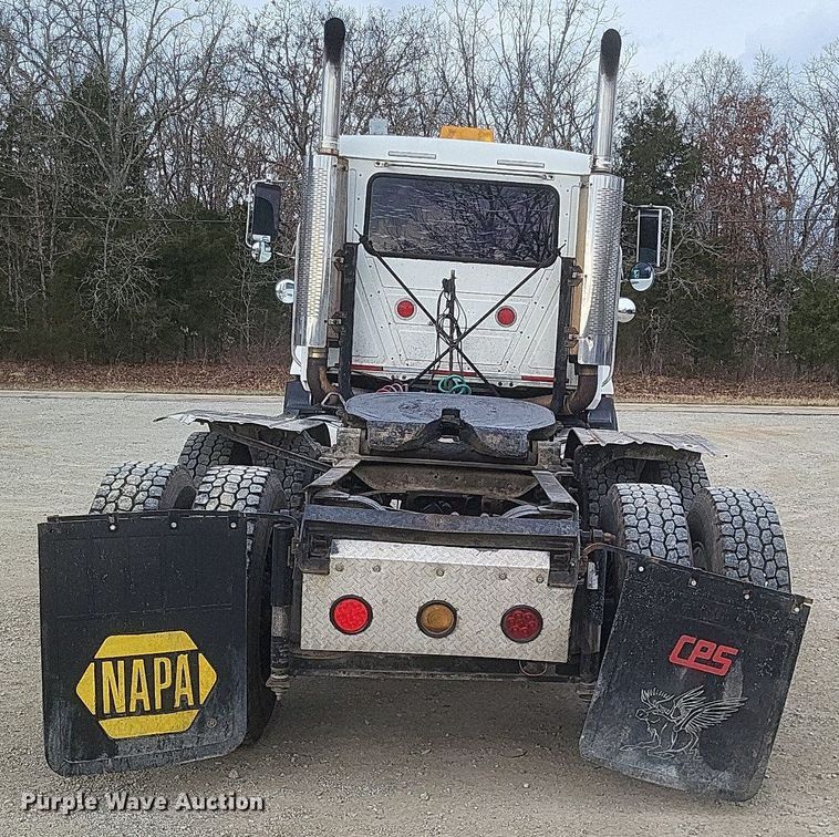 image for item DO4840 1999 Mack  CH600 semi truck