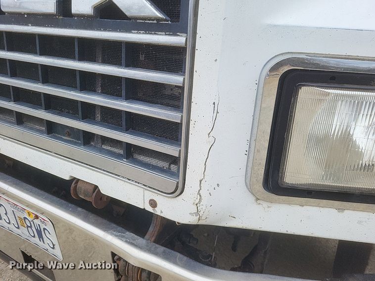 image for item DO4840 1999 Mack  CH600 semi truck