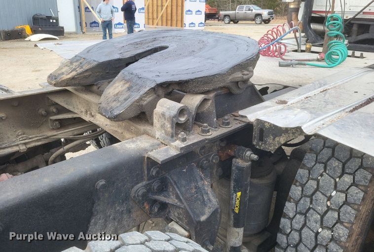 image for item DO4840 1999 Mack  CH600 semi truck