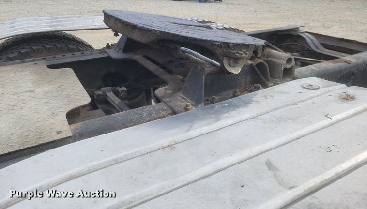 image for item DO4840 1999 Mack  CH600 semi truck