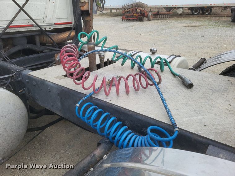 image for item DO4840 1999 Mack  CH600 semi truck