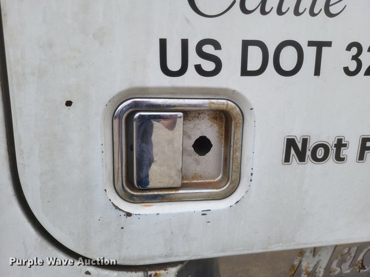 image for item DO4840 1999 Mack  CH600 semi truck