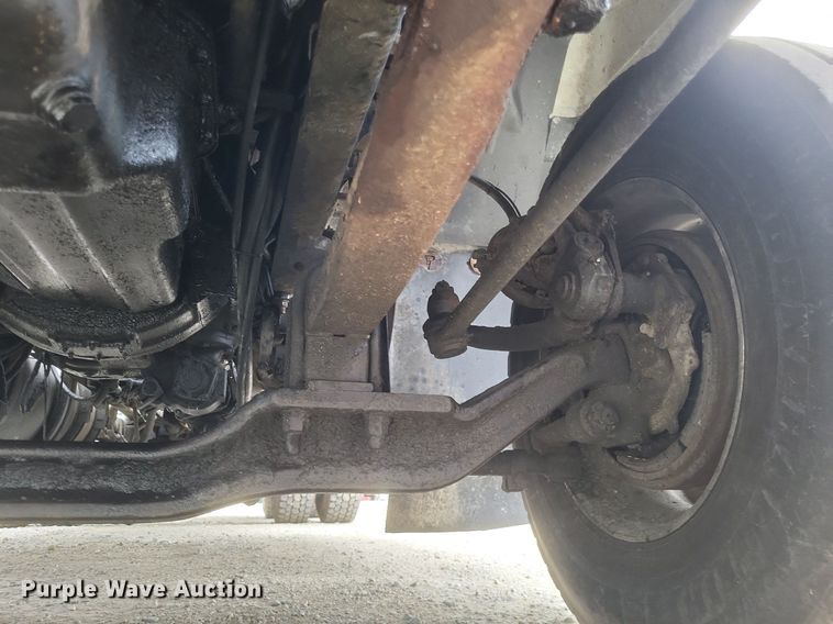 image for item DO4840 1999 Mack  CH600 semi truck